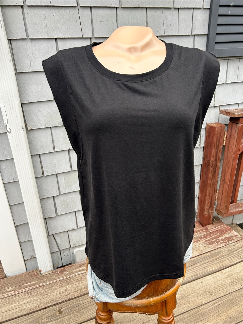 WIHOLL Women's Black Sleeveless Muscle Tee — Classic Crewneck size Med